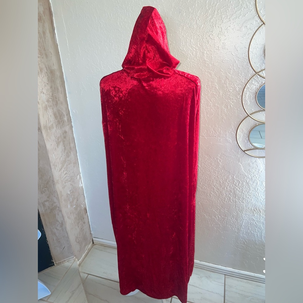 RED VELVET HOODED CAPE - Picture 2 of 4